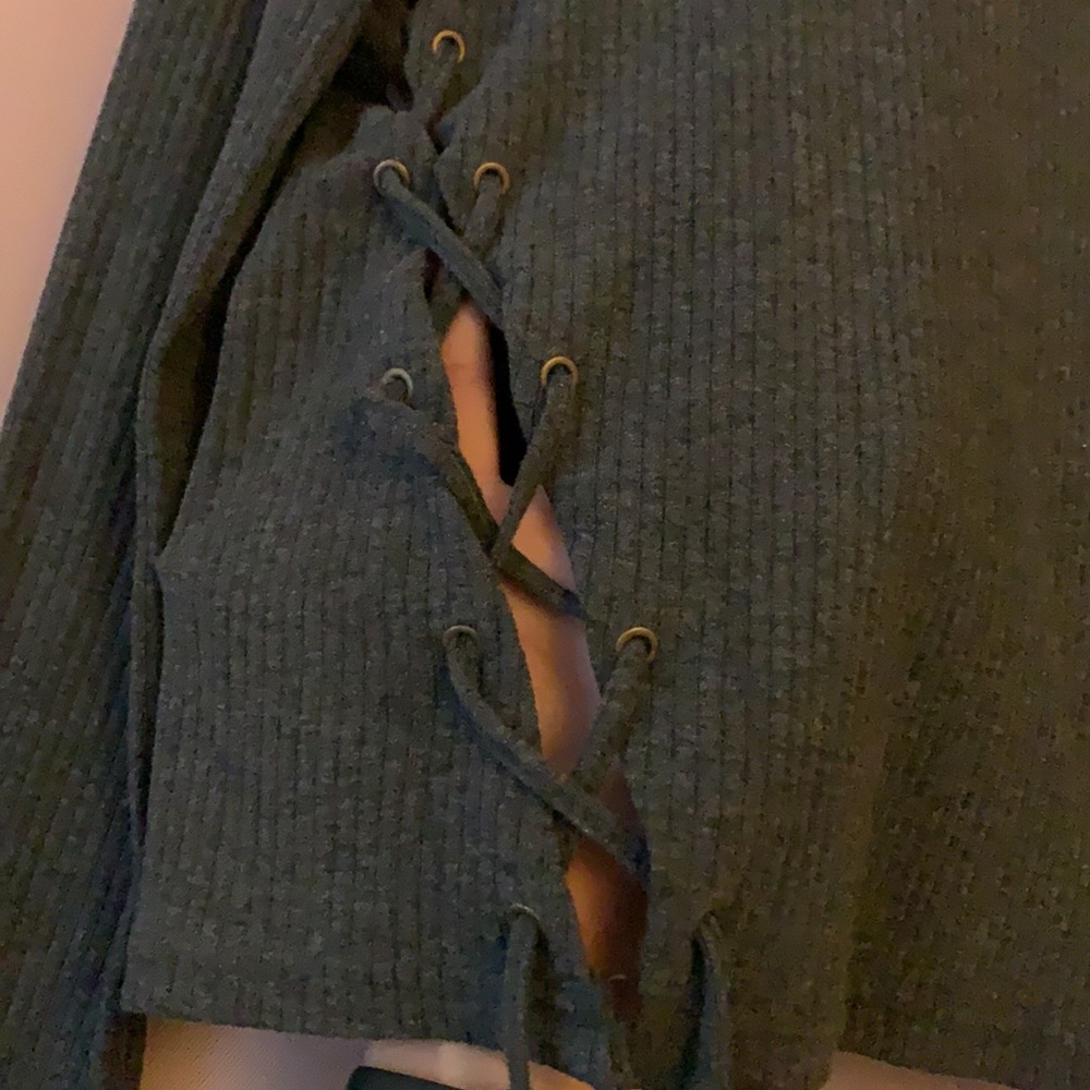 Gray long sleeve shirt with lace up sides - Picture 2 of 2